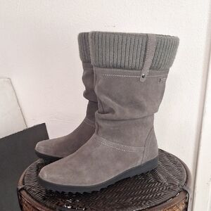 Cougar Vienna Waterproof Suede Boots - Women Size 8